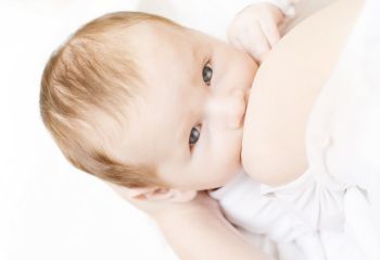 Wie lange ist das Stillen meines Babys gesund?