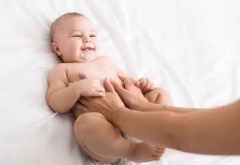 Tolle Babymassagen vorgestellt – so verwöhnst du deinen Sprössling