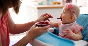 7 Tipps wie die Umstellung von der Milch auf die Beikost gelingt