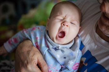 Zeitumstellung: Hilfreiche Tipps für Babys 